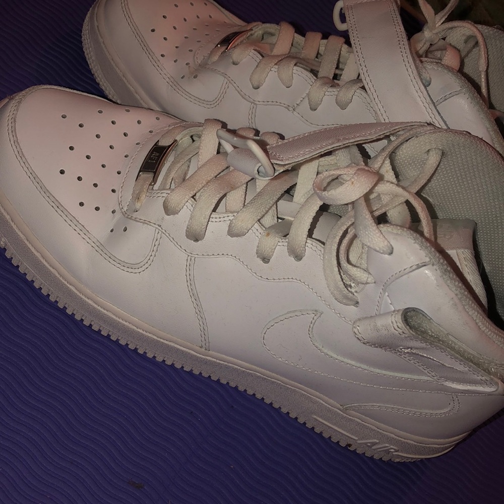 White Nike Air Force One Mid